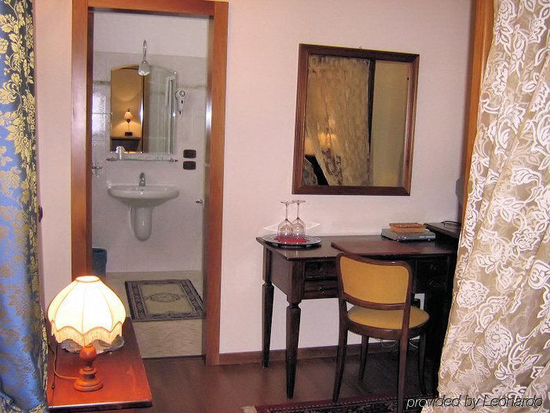 Hotel Sebino Sarnico Zimmer foto